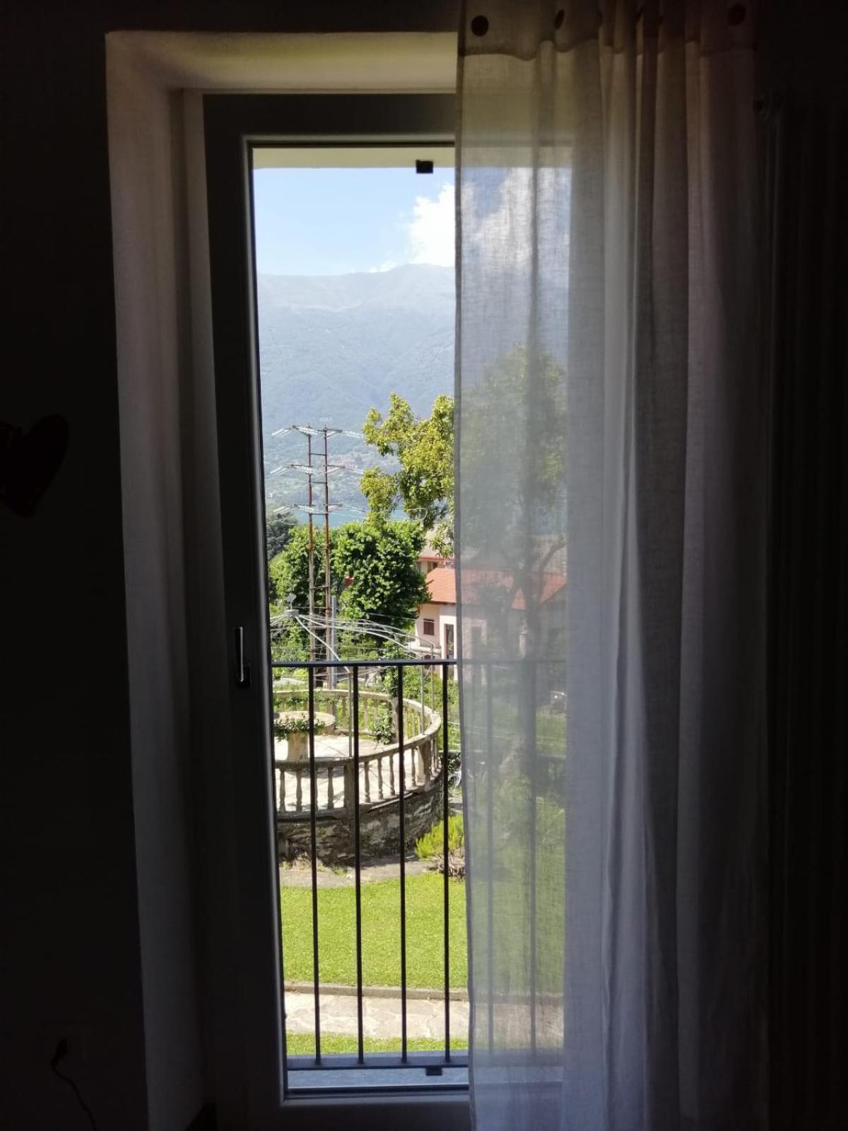 Casa Vittoria Apartment Дервио Екстериор снимка